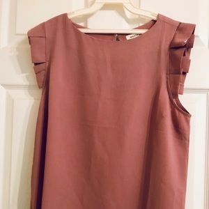 Blush pink top fits like a M not XL as tag shows